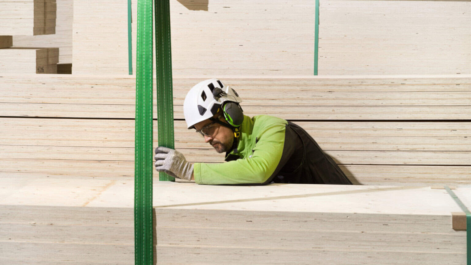 Das im finnischen Äänekoski produzierte Furnierschichtholz Kerto LVL soll zur Weiterentwicklung der europäischen Bauwirtschaft beitragen. © Metsä Wood / Lina Jelanski