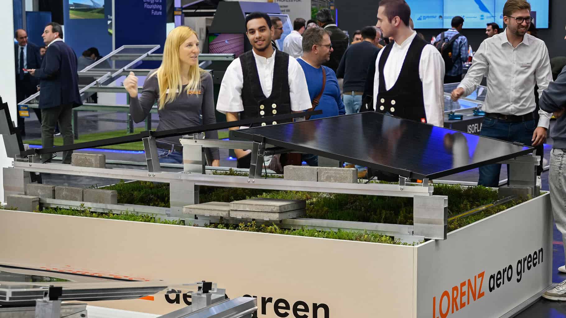 Auf der Dach+Holz ist das Gründachsystem eines der Exponate auf dem Lorenz-Stand. © Lorenz-Montagesysteme GmbH