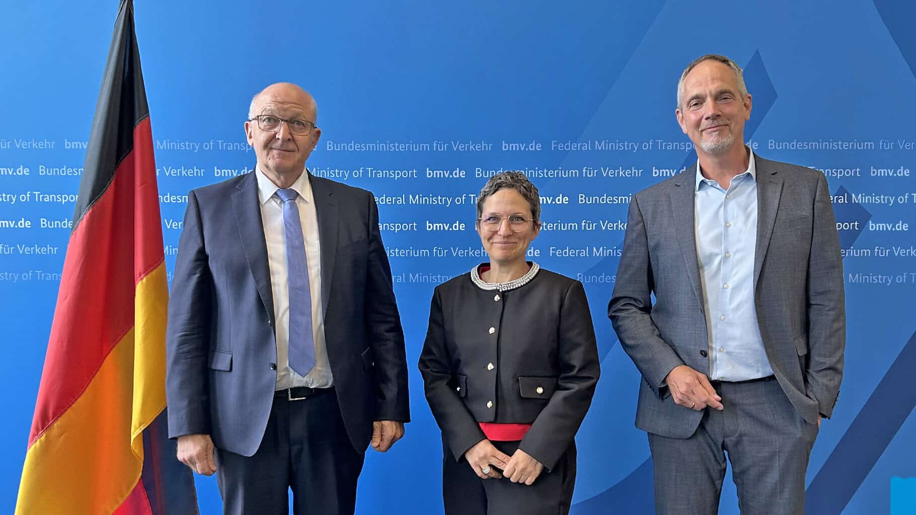 Fachlicher Austausch im Bundesverkehrsministerium (v.l.): BIngK-Präsident Dr.-Ing. Heinrich Bökamp, BMD-Staatssekretärin Dr. Claudia Elif Stutz und BIngK-Hauptgeschäftsführer Martin Falenski © BIngK