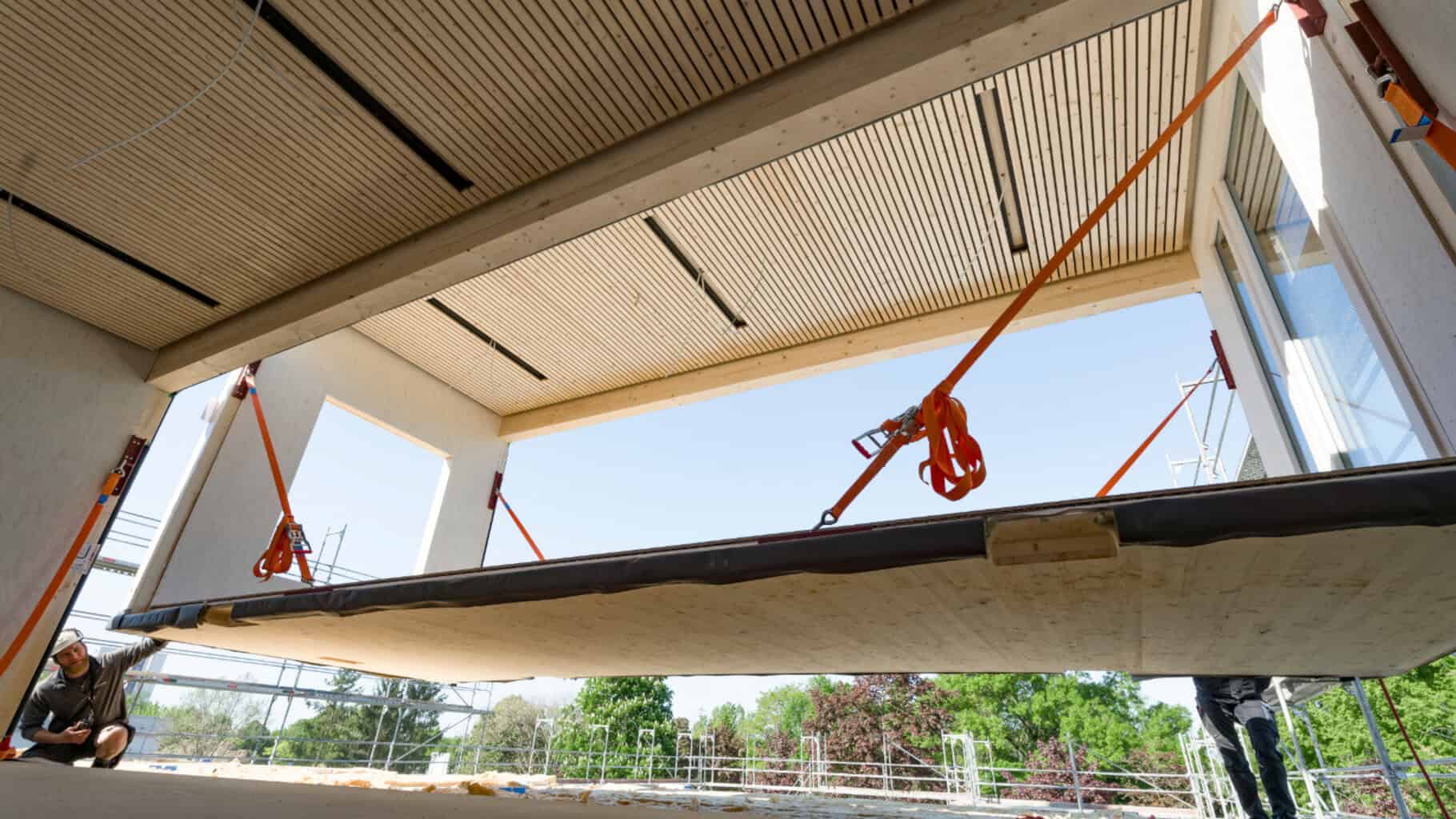 Dank der modularen Bauweise ließ sich das Gebäude in kurzer Zeit errichten, ohne den laufenden Schulbetrieb in der Nachbarschaft zu stören. © Thomas Ott