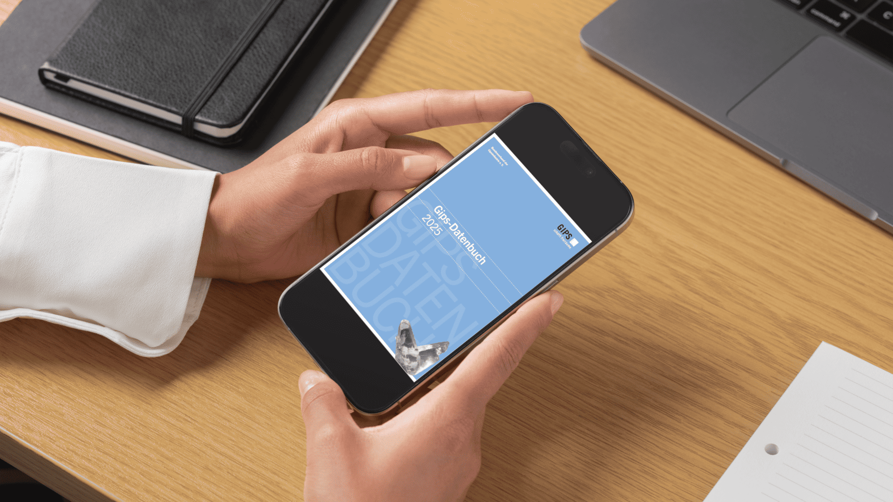 Das aktualisierte Gips-Datenbuch steht zum kostenlosen Download unter www.gips.de zur Verfügung. © Bundesverband der Gipsindustrie e. V.