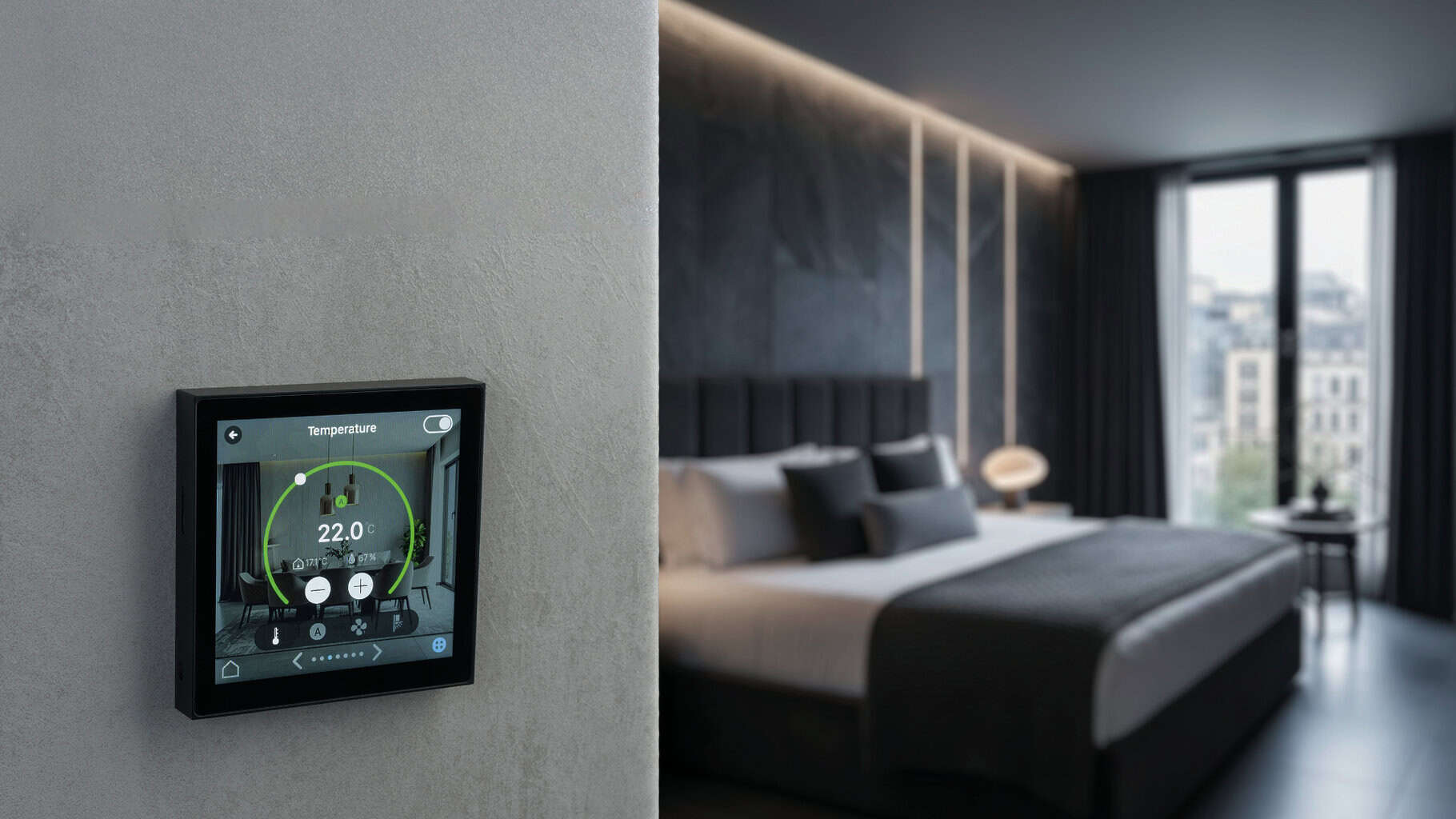 Der Raumcontroller iONprime CP4 ermöglicht die Steuerung über das 4-Zoll-Touchdisplay. © Theben AG