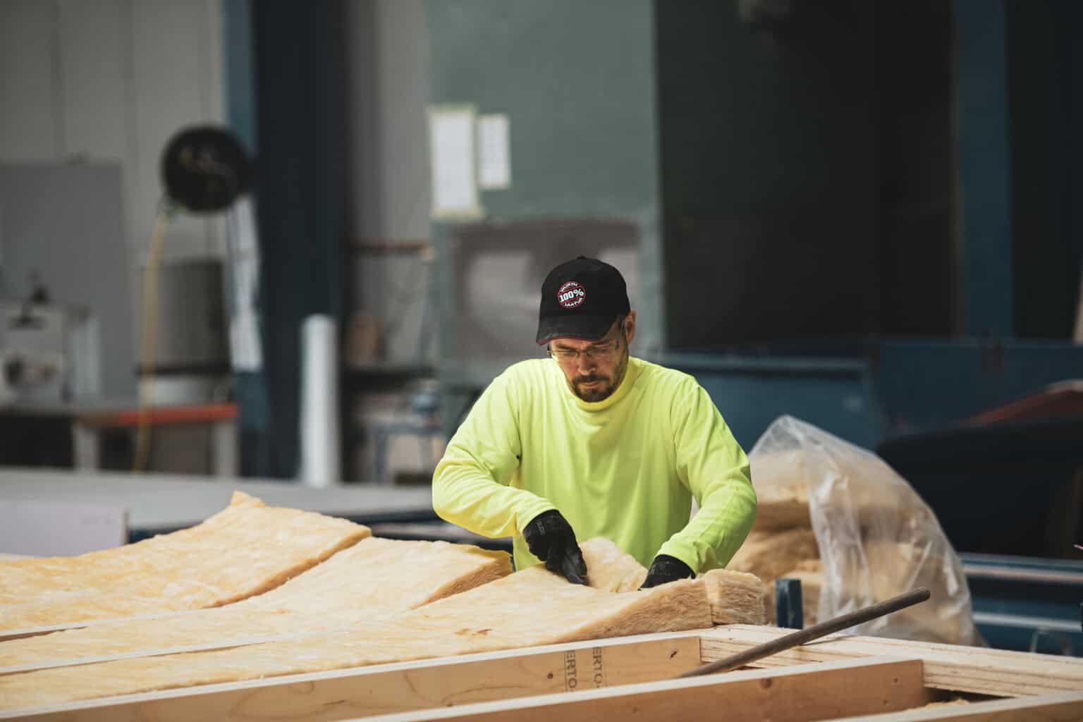 Die Dämmschicht sollte so gestaltet sein, dass sie leicht entfernt und wiederverwendet werden kann. Das Ziel: unbeschädigte Materialien beim Ausbau. © Metsä Wood