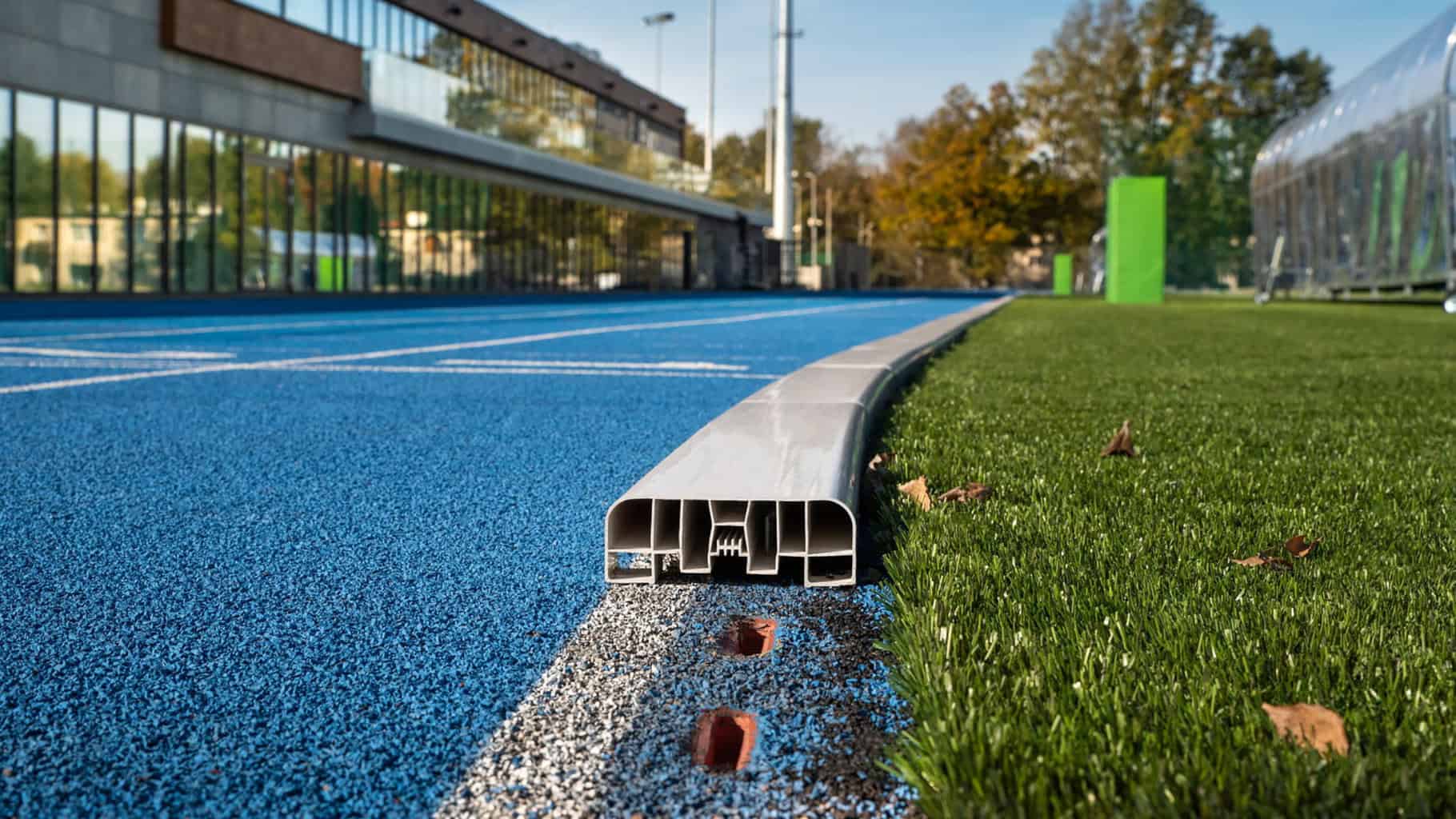 Die Kunststoffabdeckung dient als Laufbahnmarkierung © HAURATON GmbH & Co. KG