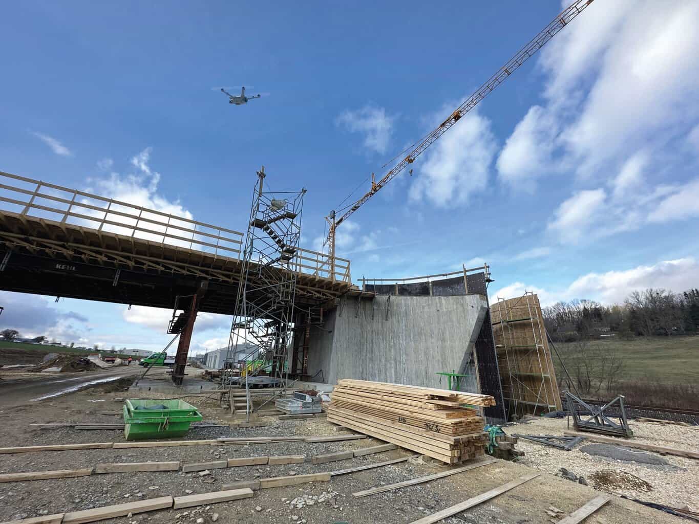 Viscan setzt KI zur Bestandsplanung ein. Drohnen überfliegen Baustellen und anhand deren Bildern lassen sich Objekte zu 94 Prozent erkennen. Dadurch werden 20 bis 30 Prozent Arbeitszeit eingespart. © Foto: Viscan