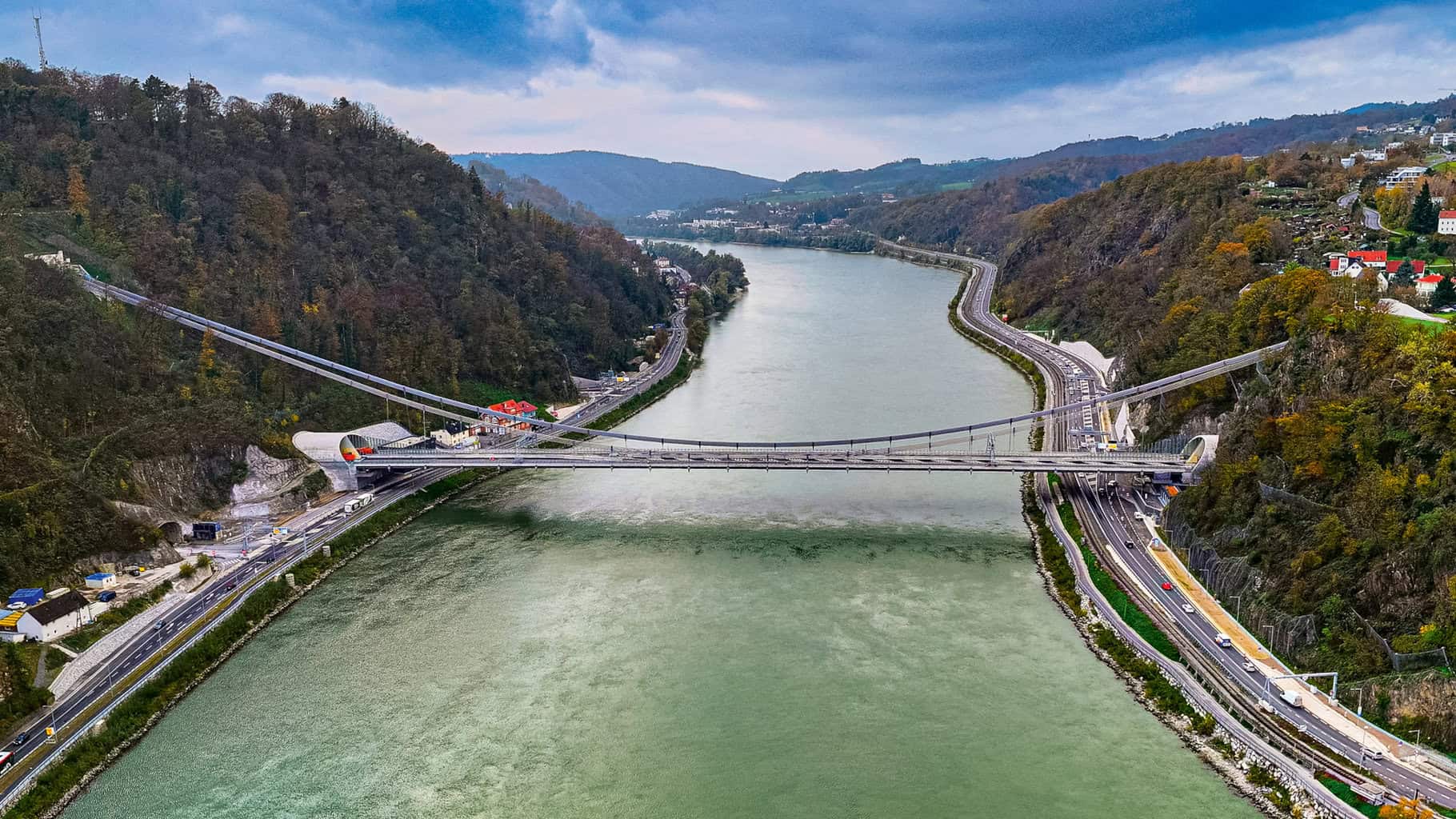 Felsverankerte Hängebrücke über die Donau in Linz von sbp © ASFINAG