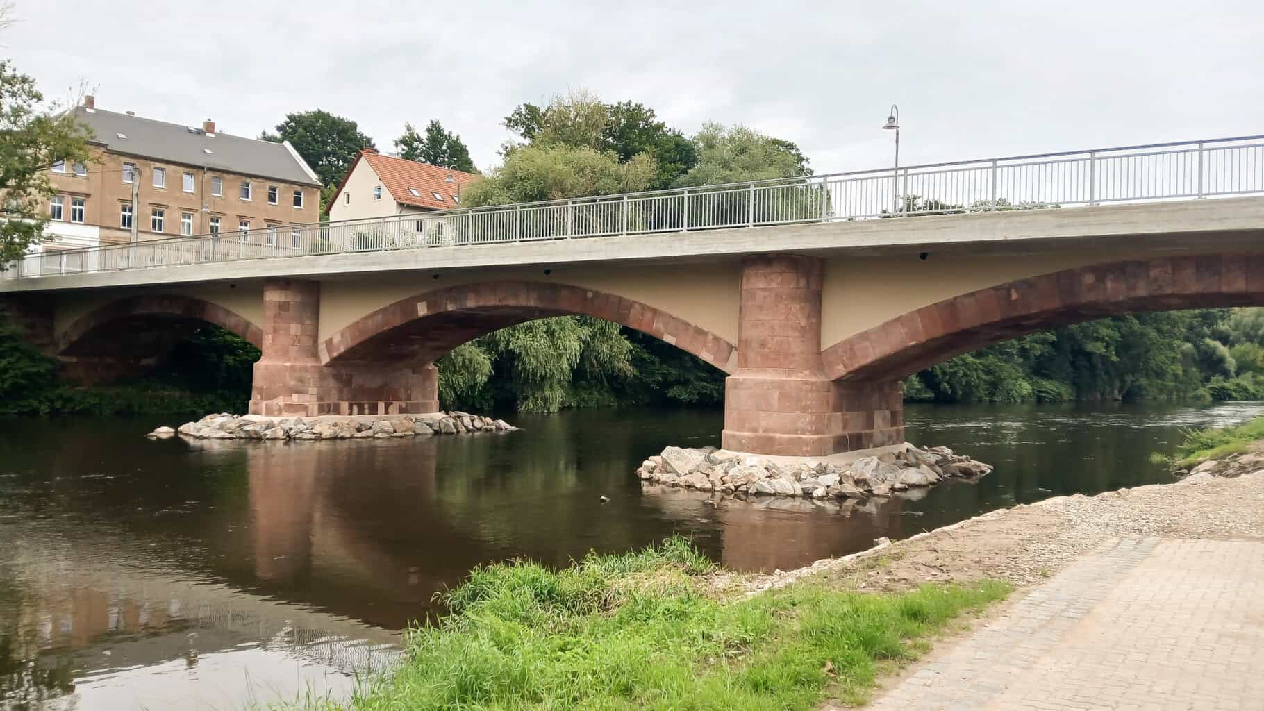 Fit für die Zukunft: Die sanierte Mulde-Brücke nach Abschluss aller Sanierungs- und Instandsetzungsmaßnahmen im August 2025. © Hundhausen-Bau GmbH Eisenach