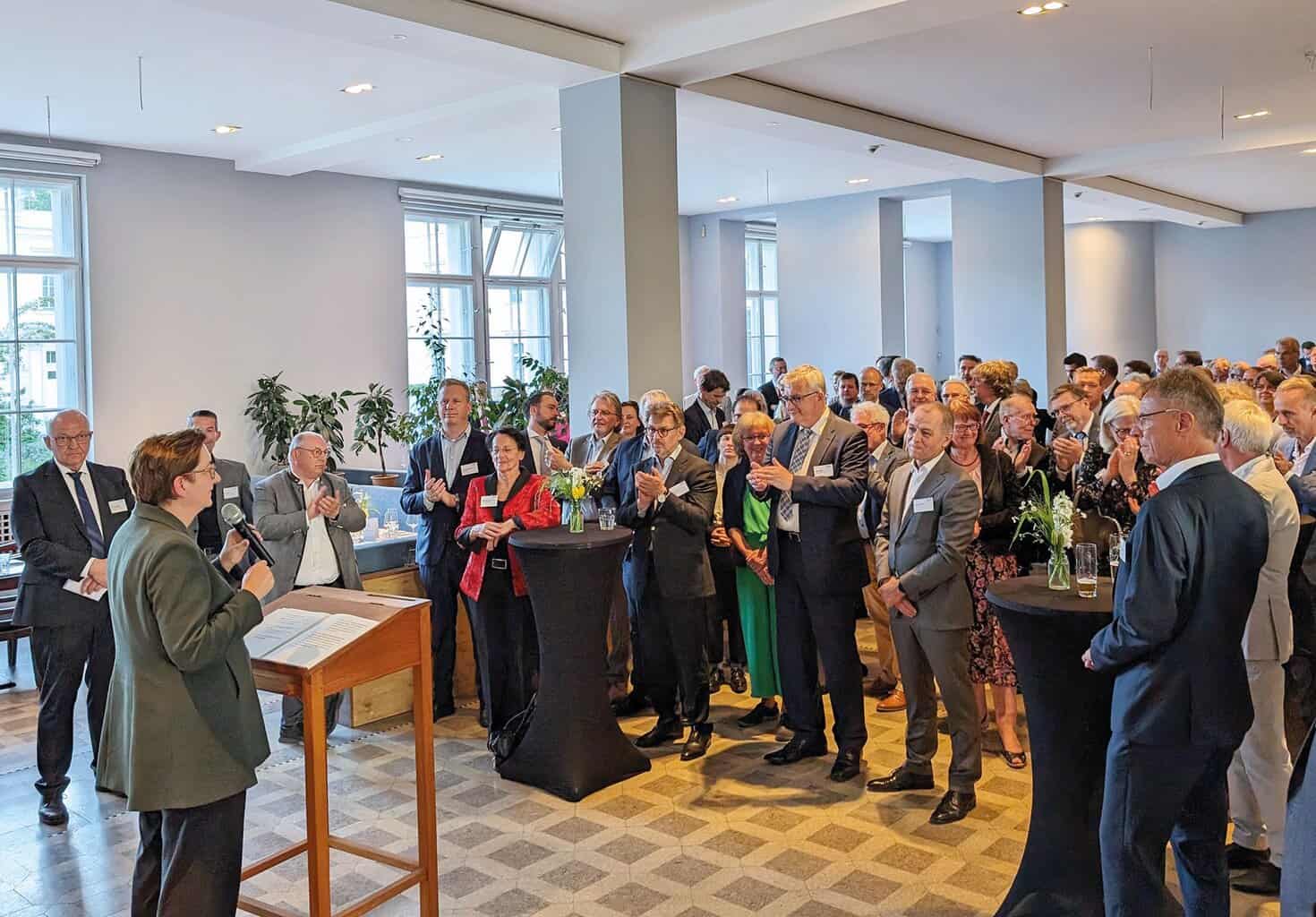 Klara Geywitz vor weit über 100 Gästen beim Politischen Abend der Bundesingenieurkammer © DIB
