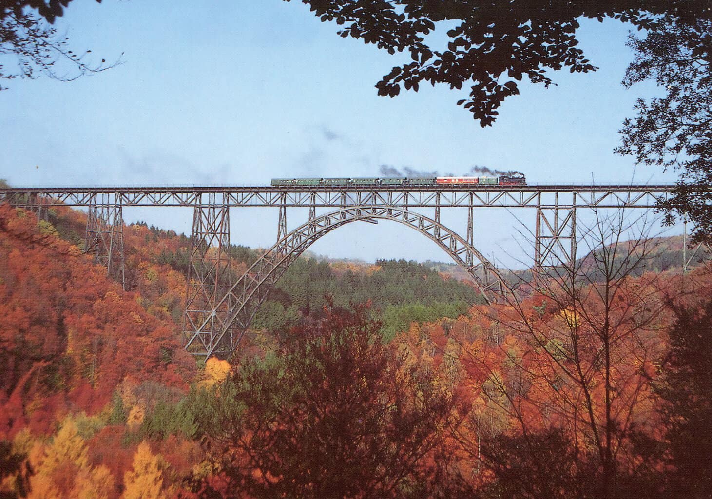 Historische Dampflokomotive auf der Müngstener Brücke © Stadtarchiv Solingen