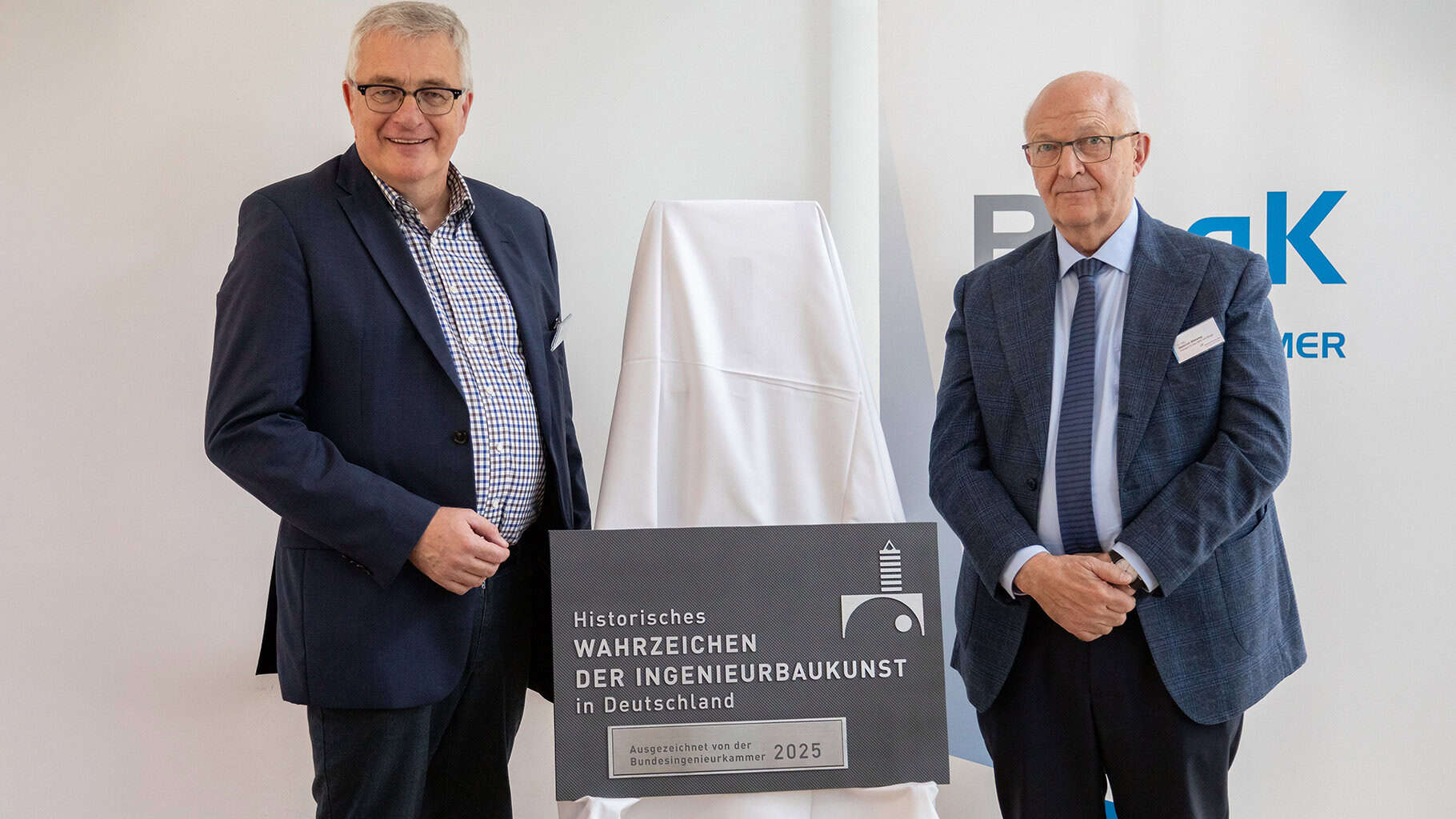 Enthüllung der Plakette für die Müngstener Brücke © Christian Holthausen / Ingenieurkammer-Bau NRW