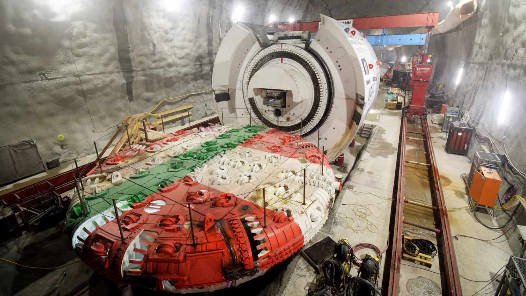 Maschinenmontage von „Lilia“ in der unterirdischen Kaverne vor dem Vortriebsstart © Herrenknecht AG