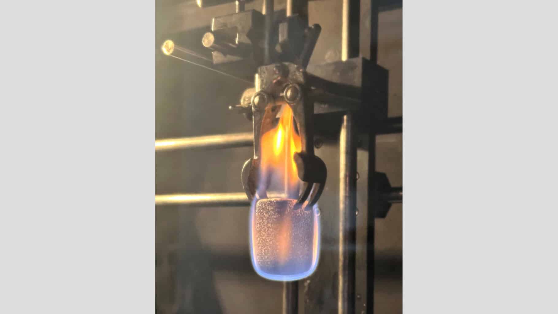 Nachhaltig flammgeschützte Polyurethan-Schäume für sichere PUR-Schäume © Merve Tulcali / Fraunhofer LBF