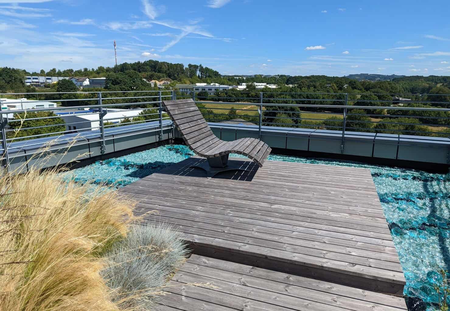 Ob Dachterrasse oder intensiv genutzte Fläche: Der formstabile Kompaktdachaufbau schützt zuverlässig vor thermischen und mechanischen Belastungen. © FOAMGLAS