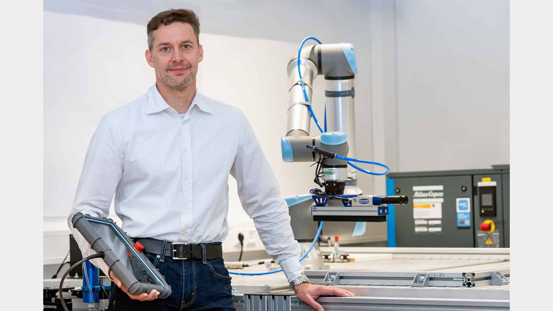 Prof. Dr. techn. Felix Amtsberg lehrt an der HBC Produktions- und Automatisierungstechnik im Holzbau © HBC/Nico Schlegel