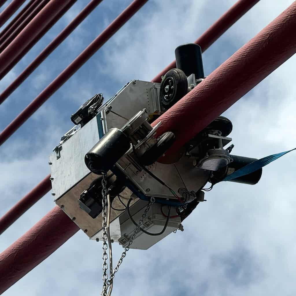 Seilbefahrungsgerät im Einsatz an der Rheinbrücke Neuwied © Landesbetrieb Rheinland-Pfalz