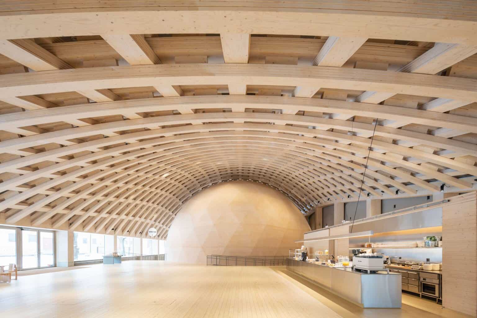 Bild 1: Der Wisdome in Stockholm mit seiner frei geformten Gitterschale ist eine ebenso konstruktive wie architektonische Meisterleistung. Was nach Fertigstellung fast selbstverständlich daher kommt, ist das Ergebnis eines iterativen Such- und Findungsprozesses. Parametrische Planungswerkzeuge halfen, den Siegerentwurf des Architekturwettbewerbs ins Machbare zu übersetzen. (Foto: Tekniska Museet – Anna Gerdén)