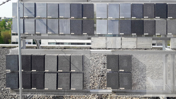 Betonproben auf dem Dach des Hauses 7c auf dem Wismarer Campus. © Sandra Jäntsch / Hochschule Wismar