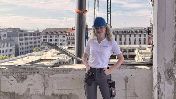 Daria Stützer untersucht