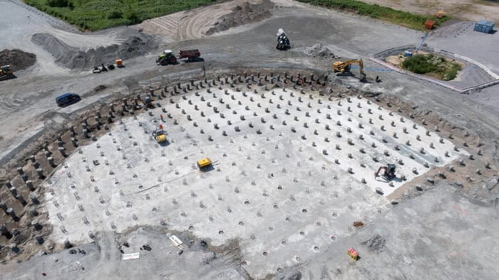 Hanseatic Energy Hub, Stade: Die freigelegten Pfahlköpfe werden nachträglich gekappt und die Anschlussbewehrung freigelegt.© PORR