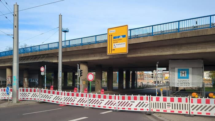 Gesperrte Ring-Brücke am Damaschkeplatz in Magdeburg © C.Suthorn / cc-by-sa-4.0 / de.wikipedia.org