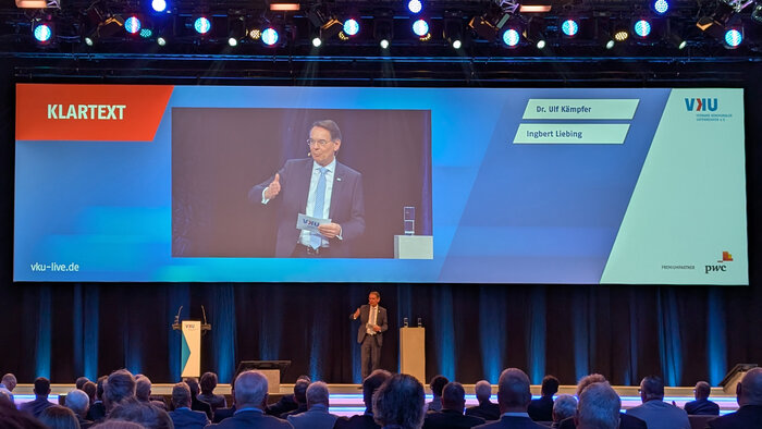 Eröffnungsrede von VKU-Hauptgeschäftsführer Ingbert Liebing © DIB