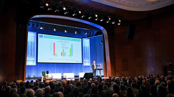 Prof. Marcel Fratzscher, Präsident des DIW Berlin, forderte eine Abkehr vom alleinigen Primat der Wirtschaft in Deutschland.© BayIKa / Tobias Hase