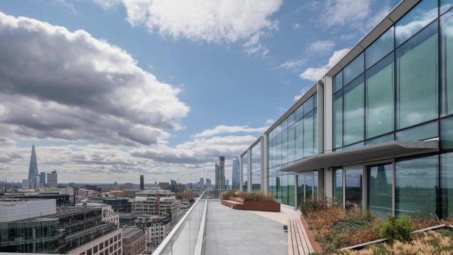 Die abgestufte Architektur von Stonecutter Court bildet attraktive Dachterrassen mit Ausblick über die City. © Dirk Lindner