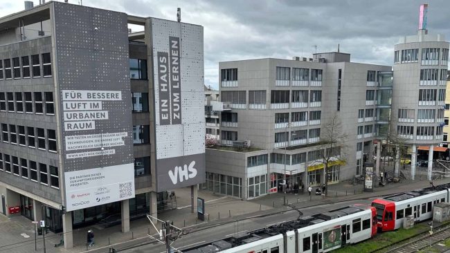 Die Messungen an der Köllner Fassade laufen noch bis zum 31. Dezember 2025. Im Anschluss erfolgt die Auswertung des gesamten Forschungszeitraums seit Oktober 2024. © Schüco International KG / Fotograf: Ulrik Eichentopf
