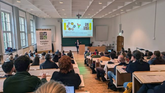 Forschung und zukunftsfähige Ansätze im nachhaltigen Bauen und Sanieren stehen am 1. Oktober 2025 im Zentrum einer Fachtagung an der HTWK Leipzig. © Bildungswerk für nachhaltige Entwicklung e.V.