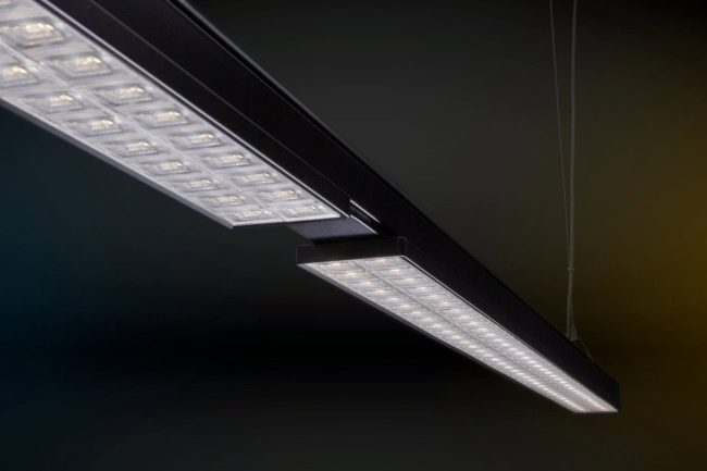 Die neuen Regiolux SRT- und SDT-Lichtbänder mit OptiLens-Technologie sind eine augenschonende, blendungsarme Lichtlösung mit reduziertem Multipleschatten-Effekt. © Regiolux