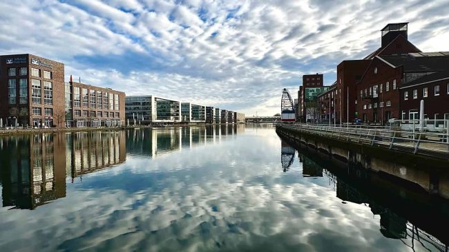 Die Wärmeplanung in Duisburgs Ballungsgebieten steht am 9. Oktober 2025 auf der Agenda des Workshops "Wie gelingt die Wärmewende in Ballungsräumen?" © Melanie Andersen auf Unsplash