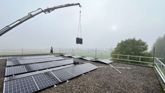 Die SmartSolarBox ist dem Hersteller zufolge schnell und einfach installiert. © Smartvolt AG