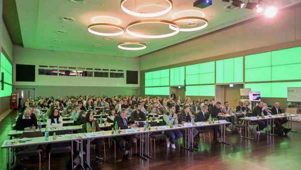 392 Teilnehmer aus allen Bereichen der Betoninstandsetzung trafen sich in Dortmund zum 32. Fachsymposium ‚Betoninstandhaltung heute für die Zukunft‘ der Landesgütegemeinschaft Instandsetzung von Betonbauwerken NRW e.V. (LIB). © Landesgütegemeinschaft Instandsetzung von Betonbauwerken Nordrhein-Westfalen e.V. (LIB NRW)