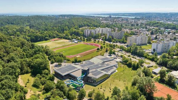 Schwaketenbad Konstanz: Steht nicht nur für Sport, Rutschen und Spaß, sondern übernimmt auch eine Vorreiterrolle in Punkto Nachhaltigkeit. Durch digitales Energiemanagement von Kieback&Peter spart das Bad jährlich einen fünfstelligen Betrag ein. © Schwaketenbad