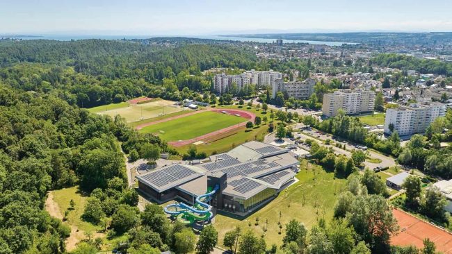 Schwaketenbad Konstanz: Steht nicht nur für Sport, Rutschen und Spaß, sondern übernimmt auch eine Vorreiterrolle in Punkto Nachhaltigkeit. Durch digitales Energiemanagement von Kieback&Peter spart das Bad jährlich einen fünfstelligen Betrag ein. © Schwaketenbad