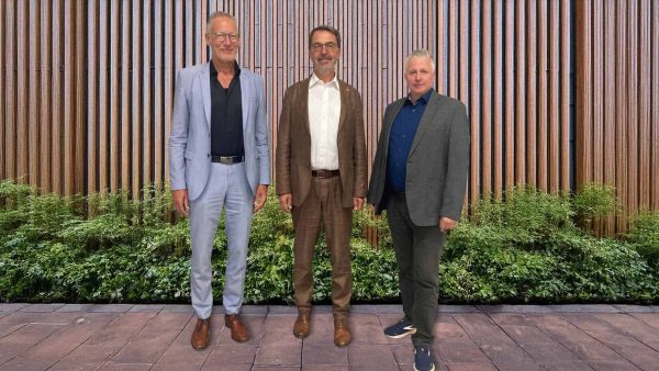 Die neugewählten Sprecher des Länderbeirats mit ihrem Vorgänger (v.l.n.r.): Dipl.-Ing. Torsten Sasse (bisheriger Sprecher), Präsident der Ingenieurkammer der Freien Hansestadt Bremen; Dr.-Ing. Hans-Jörg Temann (Sprecher), Präsident der Ingenieurkammer Sachsen; Dipl.-Ing. Jörg Herrmann (Stellv. Sprecher), Präsident der Ingenieurkammer Sachsen-Anhalt © Bundesingenieurkammer