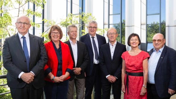 BIngK Vorstand (v.l.n.r.): Dr.-Ing. Heinrich Bökamp, Dipl.-Geol. Sylvia Reyer-Rohde, Prof. Dr.-Ing. Helmut Schmeitzner, Dipl.-Ing. Ingolf Kluge, Dipl.-Ing. Christoph F. J. Schröder, Dipl.-Ing. (FH) Wilhelmina Katzschmann, Dr.-Ing. Ulrich Scholz © BIngK