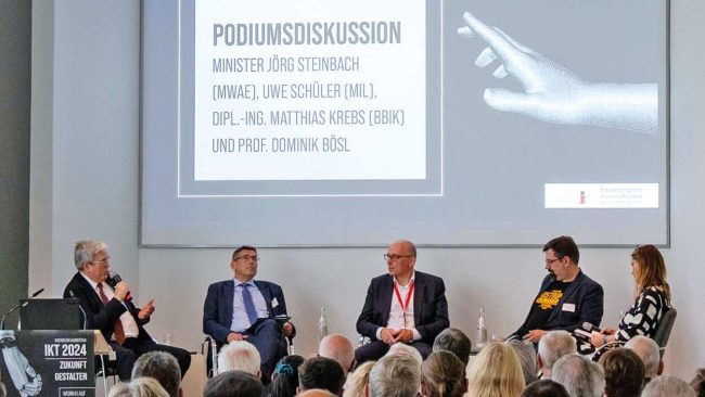 Podiumsdiskussion zu Chancen und Herausforderungen von KI im Bauwesen © Foto: Brandenburgische Ingenieurkammer (BBIK)