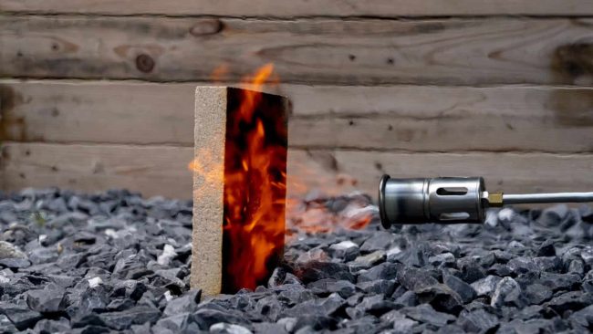 Das neue Material bietet hervorragenden Brandschutz. © Maximilian Ritter / aus R Kürsteiner et al. Chem Circularity 2026, CC BY 4.0