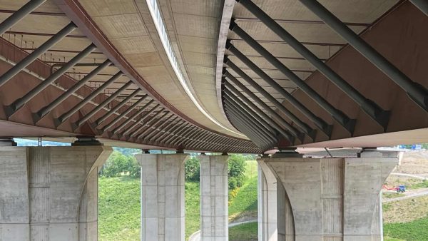 Der Querverschub dauerte über 20 Stunden und endete am 4. Juni um 16.58 Uhr mit der punktgenauen Ankunft des Brückenbauwerks in seiner endgültigen Position. © Autobahn GmbH