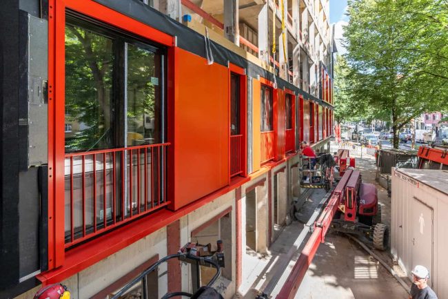 Die Kombination aus Holzbauweise und Vorfertigung ermöglicht ressourcenschonendes Bauen in urbaner Lage. © Brüninghoff