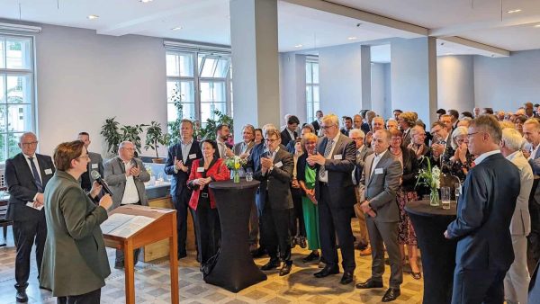 Klara Geywitz vor weit über 100 Gästen beim Politischen Abend der Bundesingenieurkammer © DIB