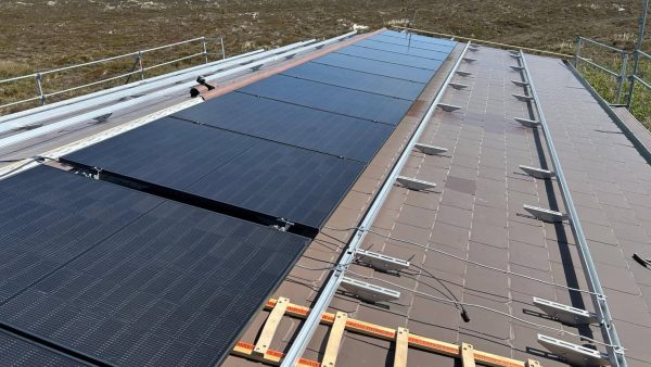 Für die Installation der Anlage auf dem Dach wurden Solar-Trägerpfannen von Fleck als Grundlage gewählt. © Fleck GmbH