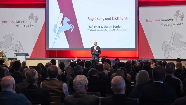 Begrüßung und Eröffnung durch Kammerpräsident Martin Betzler © Ingenieurkammer Niedersachsen / Marcus Prell