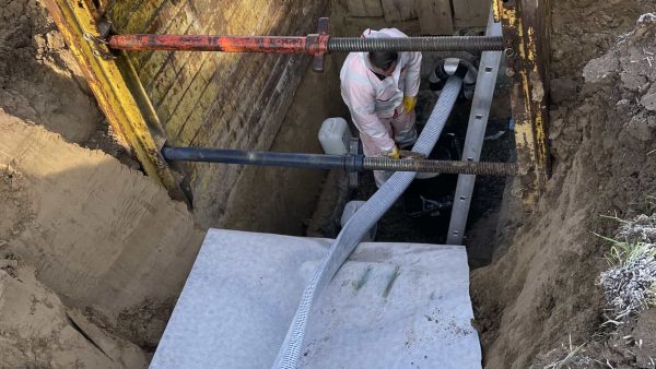 Im November 2025 hat die Sanierungstechnik Dommel ein Pilotprojekt abgeschlossen, bei dem 500 Meter Abwasserdruckleitung DN 200 PN 16 grabenlos mit der Primus Line-Technologie saniert wurden. © Sanierungstechnik Dommel