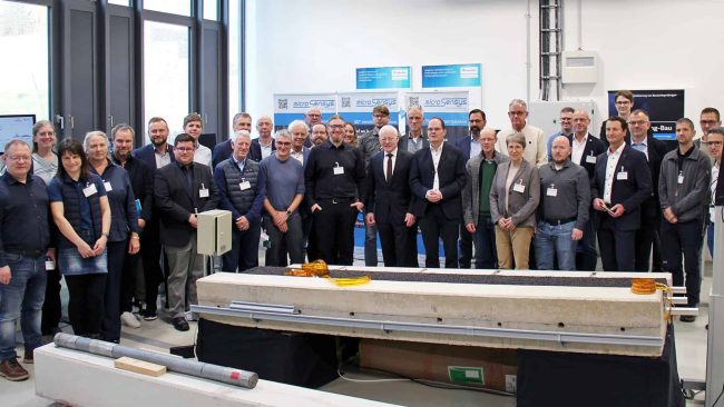 Teilnehmende und Partnerinstitutionen des Projekts „ImaB-Edge“ bei der Abschlussveranstaltung © Fraunhofer IZFP