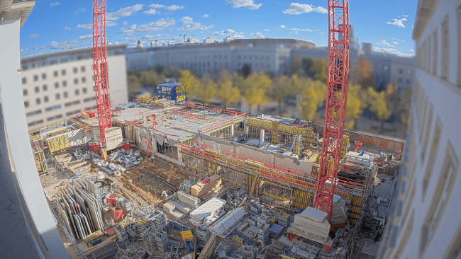 In Berlins historischer Mitte entsteht das Elisabeth-Selbert-Haus, ein Büro- und Verwaltungsgebäude für den Deutschen Bundestag, dessen Neubau die PORR als Generalunternehmerin im Auftrag der Bundesanstalt für Immobilienaufgaben (BImA) an der Ecke Unter den Linden und Schadowstraße realisiert. © PORR