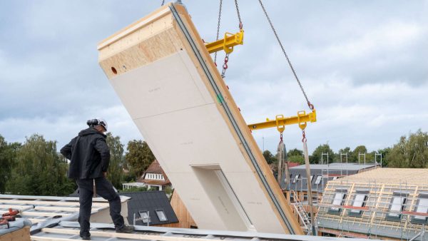 Montage der Dachelemente © James Hardie Europe GmbH