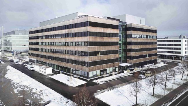 Neues Diagnostik- und Innovationszentrums in Penzberg: Auf 35.000 Quadratmetern verteilt auf sieben Stockwerke trifft Hightech-Forschung auf nachhaltige Bauweise – ein 300 Millionen Euro-Investment in den Standort Deutschland. © Philip Kottlorz