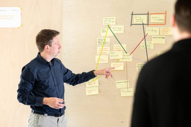 Professor Eike Musall bei einer Veranstaltung zum Projekt KoHaB © Jennifer Burgmann / Hochschule Düsseldorf